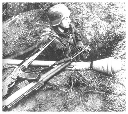 战争后期德国士兵的最好装备,G43半自动步枪,STG44,铁拳反坦克火箭